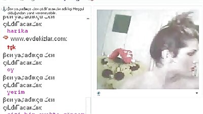 بلوند داغ در لباس زیر لباس بیدمشک و فاک او سکس دوجنسه زن را پخش می کند